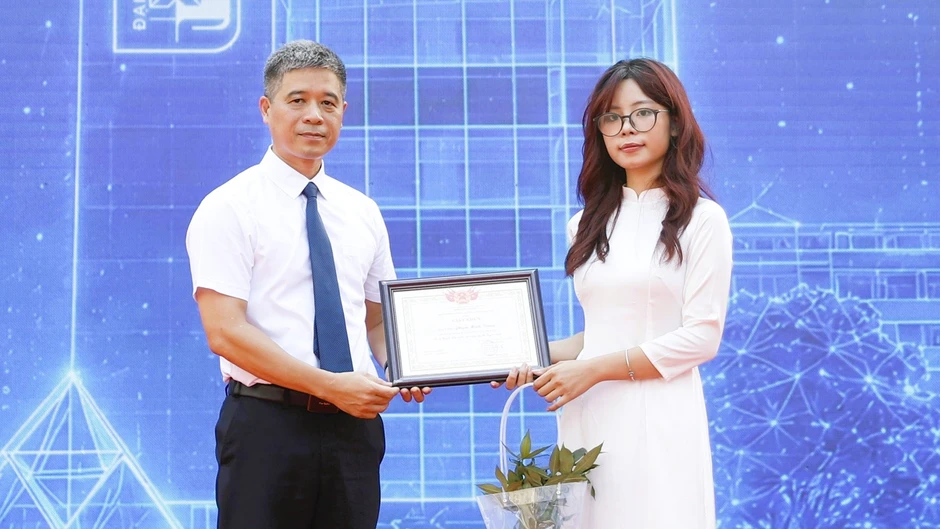 Nữ sinh chọn theo ngành kỹ thuật, trở thành thủ khoa đầu vào Trường ĐH Xây dựng