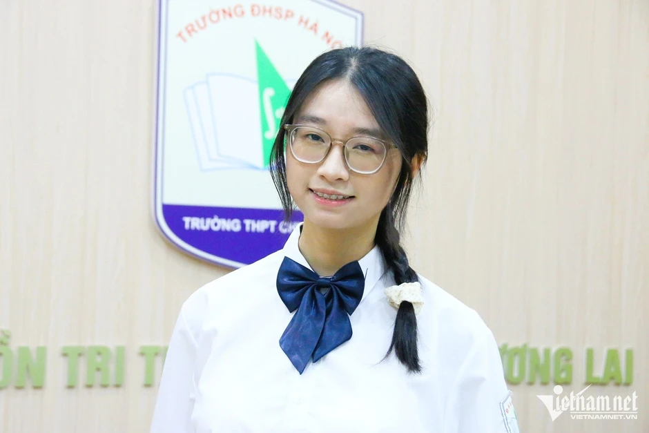 Nữ sinh chuyên sư phạm là thủ khoa khối A01, á khoa thi tốt nghiệp năm 2026 Nữ sinh chuyên sư phạm là thủ khoa khối A01, á khoa thi tốt nghiệp năm 2026