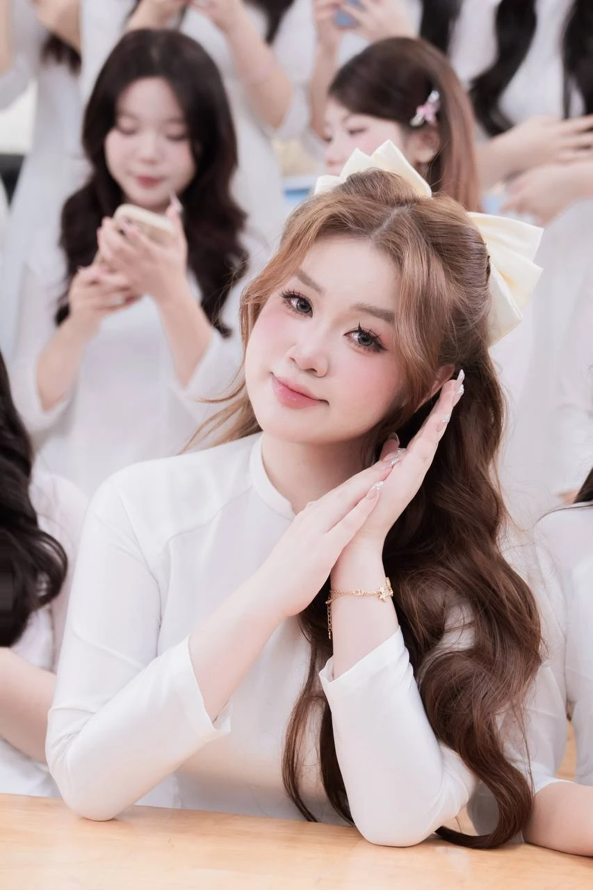 Nữ sinh chuyên Văn giành học bổng kinh tế danh giá bậc nhất Hà Lan, chỉ có 4 suất toàn cầu mỗi năm Nữ sinh chuyên Văn giành học bổng kinh tế danh giá bậc nhất Hà Lan, chỉ có 4 suất toàn cầu mỗi năm