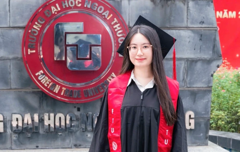 Nữ sinh dẫn đầu đợt tốt nghiệp sớm ở Ngoại thương sau nhiều năm 'về nhì' Nữ sinh dẫn đầu đợt tốt nghiệp sớm ở Ngoại thương sau nhiều năm 'về nhì'