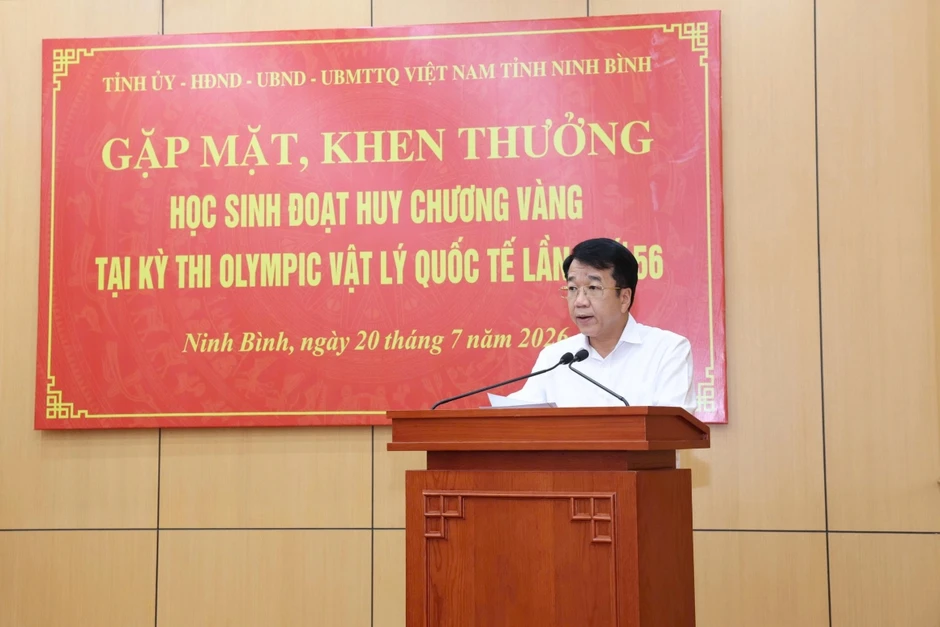 Nữ sinh đoạt HCV Olympic Vật lý được tỉnh Ninh Bình thưởng 500 triệu đồng Nữ sinh đoạt HCV Olympic Vật lý được tỉnh Ninh Bình thưởng 500 triệu đồng