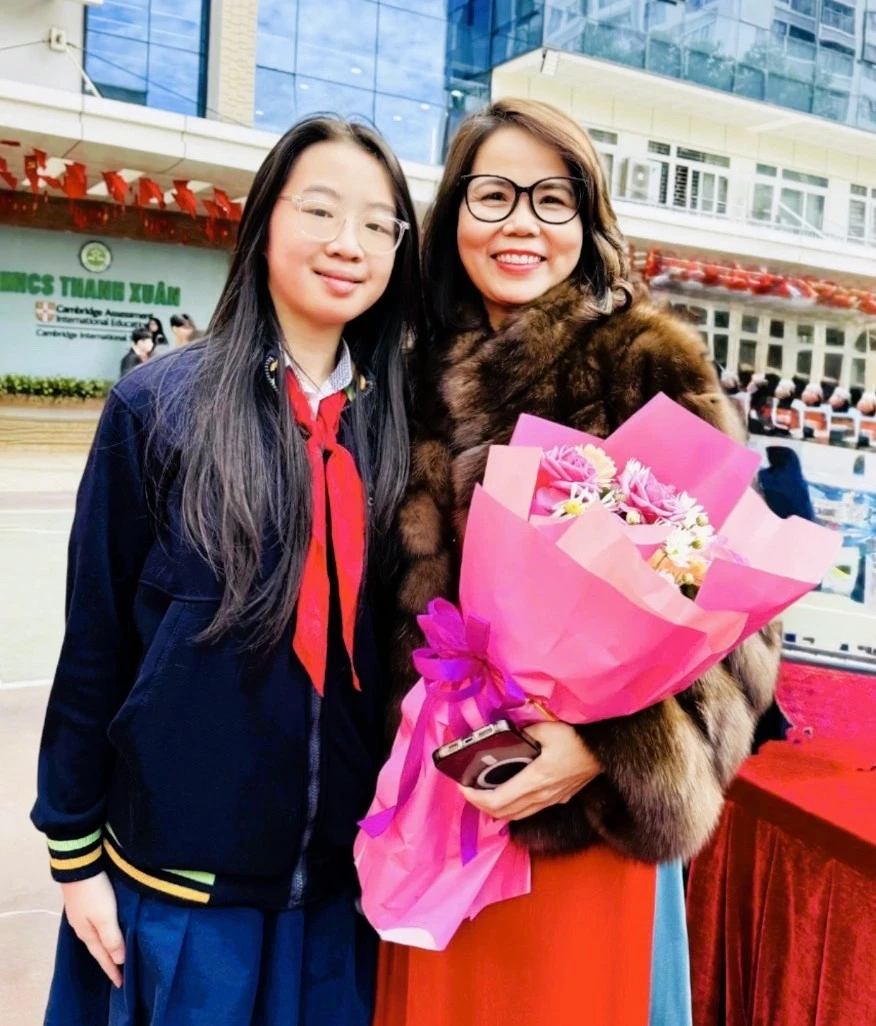 Nữ sinh Hà Nội trúng tuyển 5 nguyện vọng lớp 10 chuyên của các trường nức tiếng Nữ sinh Hà Nội trúng tuyển 5 nguyện vọng lớp 10 chuyên của các trường nức tiếng