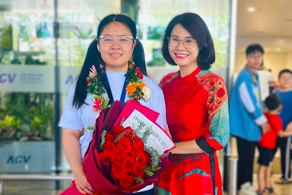 Nữ sinh lớp 11 của Việt Nam giành Huy chương Vàng Olympic Vật lý quốc tế Nữ sinh lớp 11 của Việt Nam giành Huy chương Vàng Olympic Vật lý quốc tế