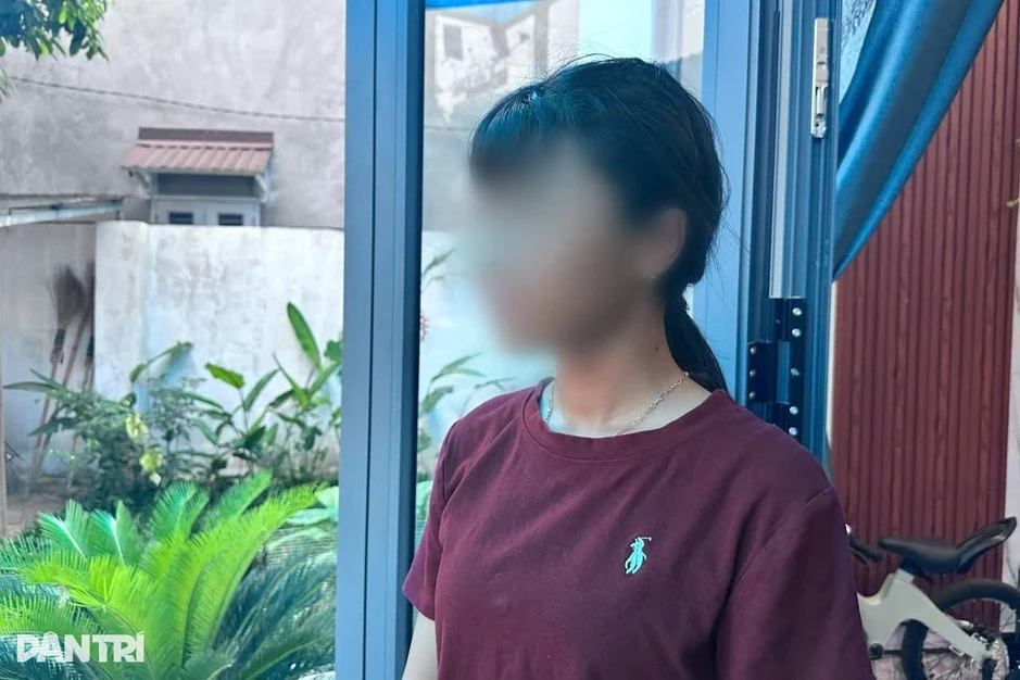 Nữ sinh lớp 6 bị đánh, bắt quỳ gối lau chân cho bạn, gia đình báo công an