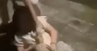 Nữ sinh lớp 7 bị đánh hội đồng, lột áo kéo lê trên đường... gây phẫn nộ