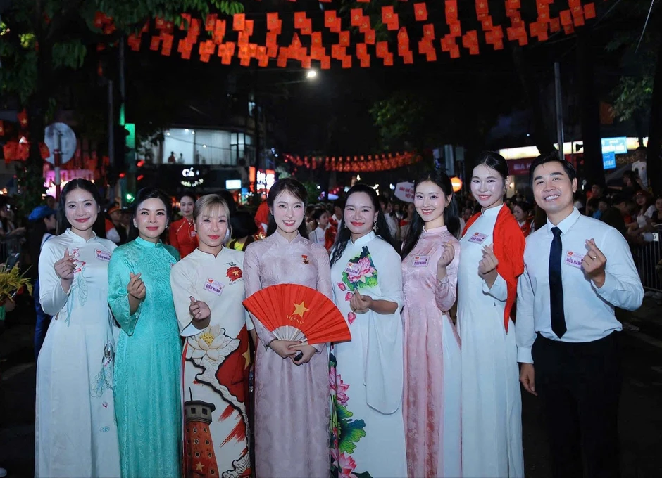 Nữ sinh lọt top 25 Hoa hậu Việt Nam tốt nghiệp loại Giỏi Trường ĐH Ngoại thương Nữ sinh lọt top 25 Hoa hậu Việt Nam tốt nghiệp loại Giỏi Trường ĐH Ngoại thương