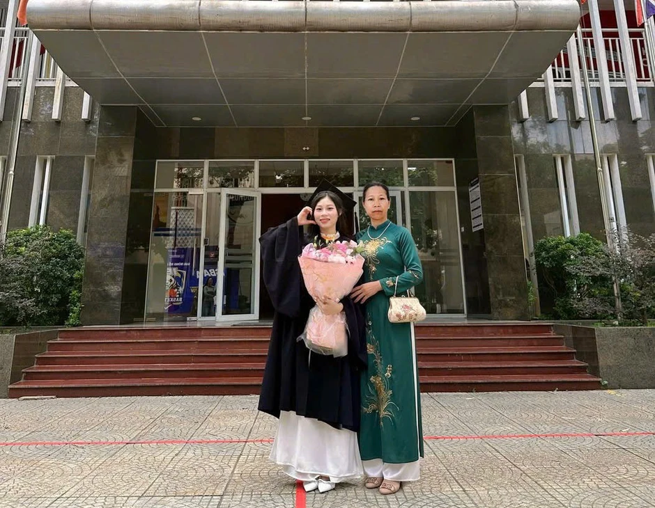 Nữ sinh mua 'quần áo vàng mã' trước lễ tốt nghiệp đại học, lý do khó ai cầm lòng Nữ sinh mua 'quần áo vàng mã' trước lễ tốt nghiệp đại học, lý do khó ai cầm lòng