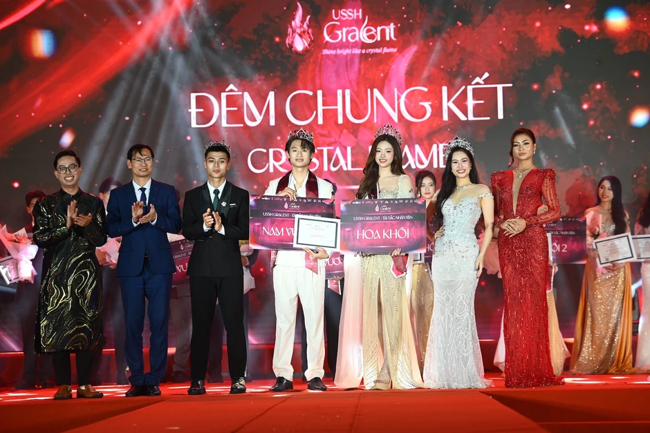 Nữ sinh năm nhất trở thành hoa khôi Trường Đại học Khoa học Xã hội và Nhân văn