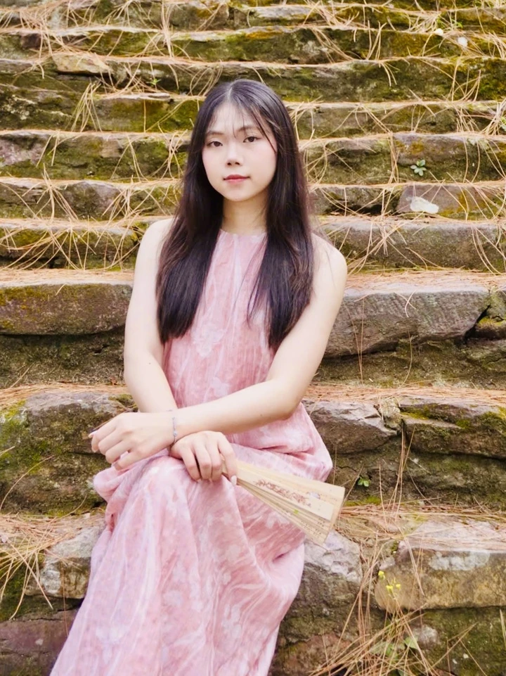 Nữ sinh Ngoại thương tốt nghiệp xuất sắc ngành tài chính, có nghiên cứu quốc tế Nữ sinh Ngoại thương tốt nghiệp xuất sắc ngành tài chính, có nghiên cứu quốc tế