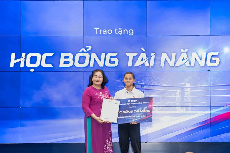 Nữ sinh viên 3 lần lên ngôi vô địch thế giới được trường đại học vinh danh Nữ sinh viên 3 lần lên ngôi vô địch thế giới được trường đại học vinh danh