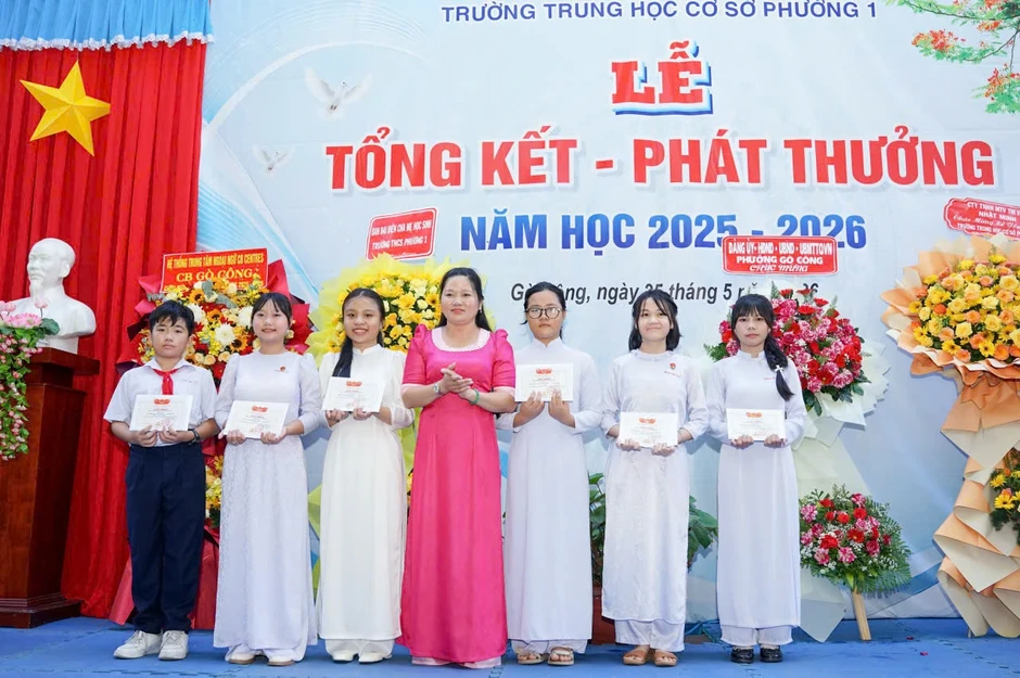 Nữ thủ khoa đạt 30/30 điểm thi lớp 10: Làm toán, tiếng Anh trong 30 phút Nữ thủ khoa đạt 30/30 điểm thi lớp 10: Làm toán, tiếng Anh trong 30 phút