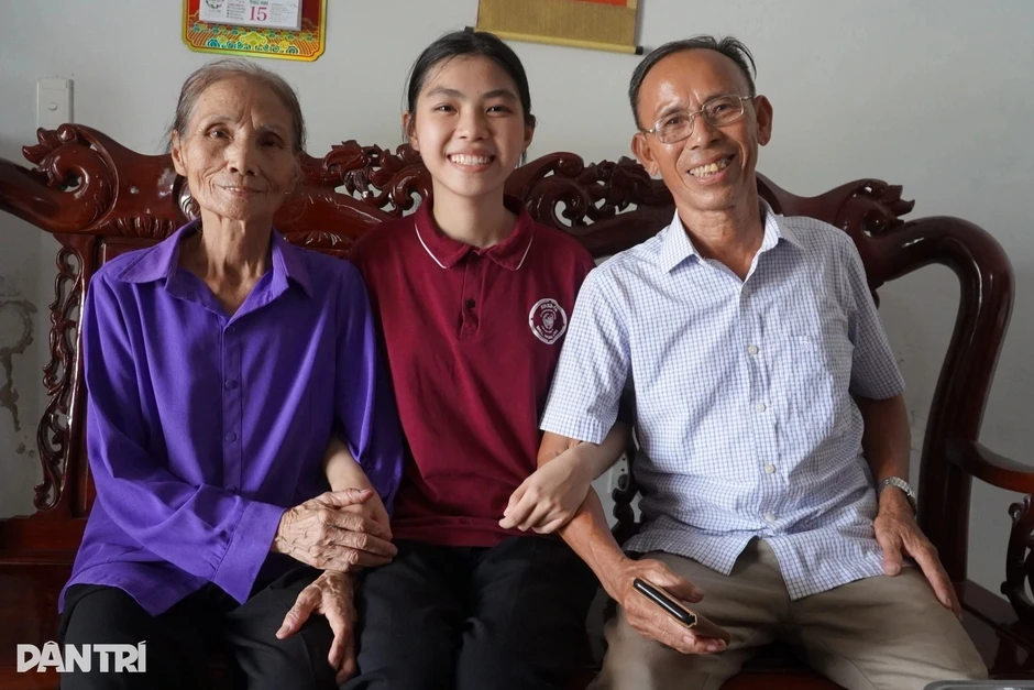 Nữ thủ khoa khối B00: "Em muốn hét thật to nhưng đang đau họng" Nữ thủ khoa khối B00: "Em muốn hét thật to nhưng đang đau họng"