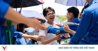 Nước mắt, nụ cười của thí sinh sau khi kết thúc kỳ thi tuyển sinh lớp 10 Hà Nội