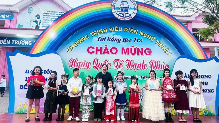 Nuôi dưỡng đam mê nghệ thuật và kỹ năng sống cho học sinh Nuôi dưỡng đam mê nghệ thuật và kỹ năng sống cho học sinh