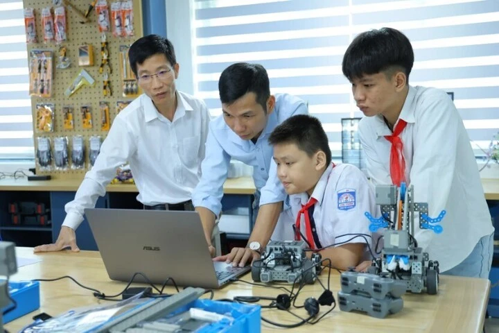 Petrovietnam mở rộng mạng lưới 108 phòng STEM trên cả nước Petrovietnam mở rộng mạng lưới 108 phòng STEM trên cả nước