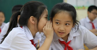 Phải nói với con mình: Có 4 điều tuyệt đối không được kể với bạn cùng lớp, dù thân đến đâu!