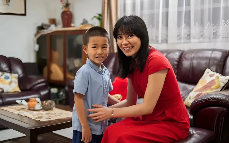 Phát hiện con trai lớp 6 hai tháng gần đây đều để dành được tiền, mẹ Hà Nội choáng váng khi biết danh tính người giúp con!