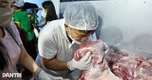 Phát hiện thịt gà "có mùi lạ" ở trường học: Ai phải chịu trách nhiệm?