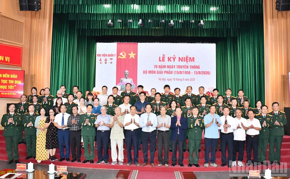 Phát huy truyền thống đơn vị anh hùng, đẩy mạnh nghiên cứu khoa học theo hướng chuyên sâu, hiện đại Phát huy truyền thống đơn vị anh hùng, đẩy mạnh nghiên cứu khoa học theo hướng chuyên sâu, hiện đại