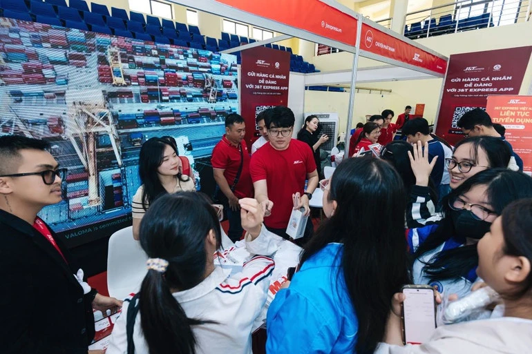 Phát triển nguồn nhân lực chất lượng cao cho lĩnh vực Logistics Việt Nam Phát triển nguồn nhân lực chất lượng cao cho lĩnh vực Logistics Việt Nam