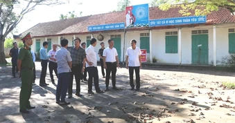 Phó Chủ tịch tỉnh đối thoại vụ 127 học sinh chưa đến lớp
