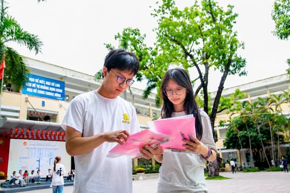 Phổ điểm kỳ thi tốt nghiệp THPT: Những tổ hợp xét tuyển nào sẽ “lên ngôi”?