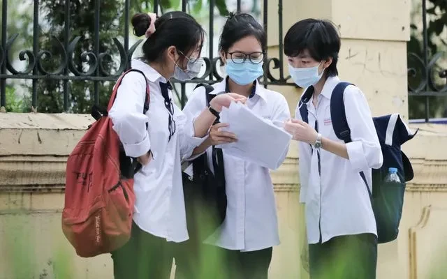 Phổ điểm thi tốt nghiệp THPT 2026: Đề thi phân hóa tốt, điểm chuẩn đại học nhiều ngành có thể giảm Phổ điểm thi tốt nghiệp THPT 2026: Đề thi phân hóa tốt, điểm chuẩn đại học nhiều ngành có thể giảm