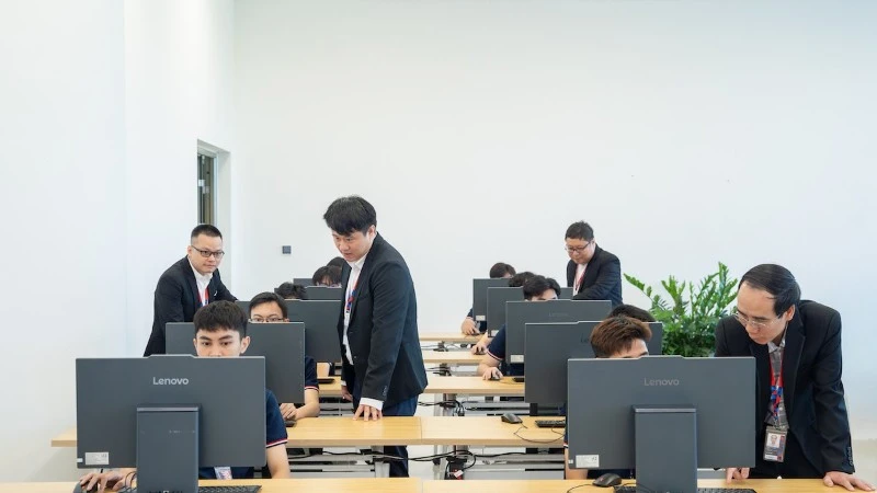 Phó Thủ tướng Hồ Quốc Dũng dự Lễ khai trương AI Lab của Trường đại học Thăng Long Phó Thủ tướng Hồ Quốc Dũng dự Lễ khai trương AI Lab của Trường đại học Thăng Long