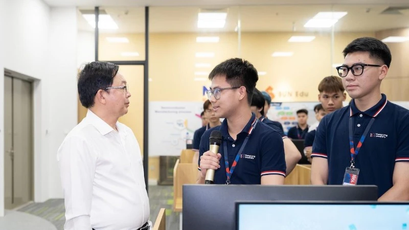 Phó Thủ tướng Hồ Quốc Dũng dự Lễ khai trương AI Lab của Trường đại học Thăng Long Phó Thủ tướng Hồ Quốc Dũng dự Lễ khai trương AI Lab của Trường đại học Thăng Long