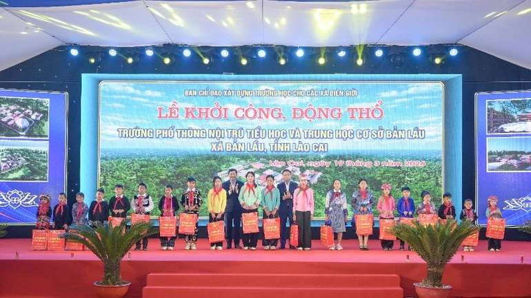 Phó Thủ tướng Lê Thành Long dự lễ khởi công, động thổ Trường phổ thông nội trú tiểu học và trung học cơ sở xã Bản Lầu, tỉnh Lào Cai Phó Thủ tướng Lê Thành Long dự lễ khởi công, động thổ Trường phổ thông nội trú tiểu học và trung học cơ sở xã Bản Lầu, tỉnh Lào Cai