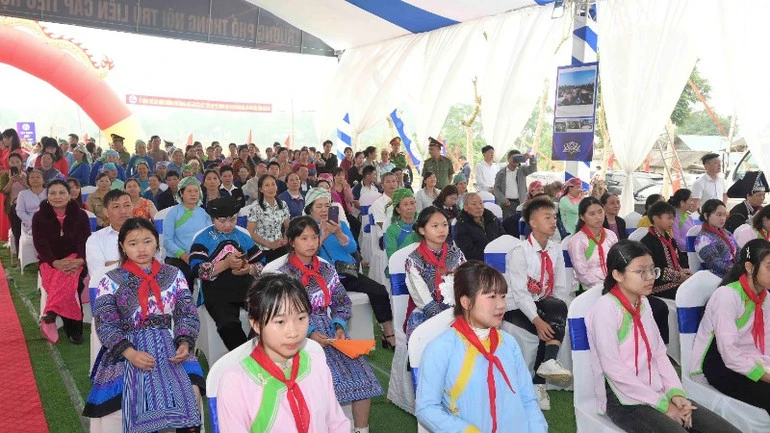 Phó Thủ tướng Lê Thành Long dự lễ khởi công, động thổ Trường phổ thông nội trú tiểu học và trung học cơ sở xã Bản Lầu, tỉnh Lào Cai Phó Thủ tướng Lê Thành Long dự lễ khởi công, động thổ Trường phổ thông nội trú tiểu học và trung học cơ sở xã Bản Lầu, tỉnh Lào Cai