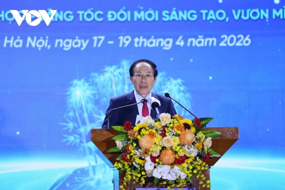 Phó Thủ tướng Lê Tiến Châu động viên, khuyến khích học sinh, sinh viên khởi nghiệp Phó Thủ tướng Lê Tiến Châu động viên, khuyến khích học sinh, sinh viên khởi nghiệp