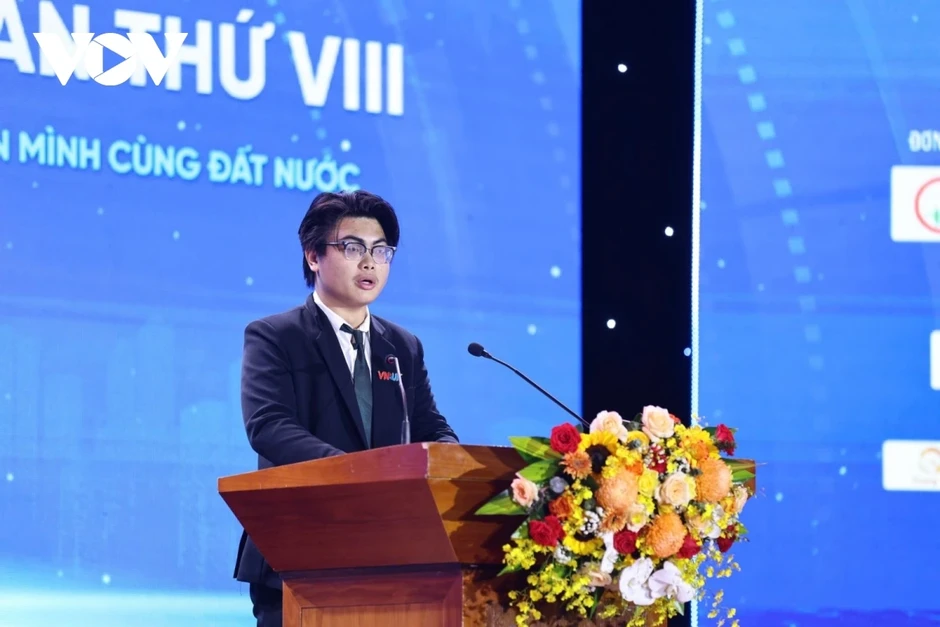 Phó Thủ tướng Lê Tiến Châu động viên, khuyến khích học sinh, sinh viên khởi nghiệp Phó Thủ tướng Lê Tiến Châu động viên, khuyến khích học sinh, sinh viên khởi nghiệp