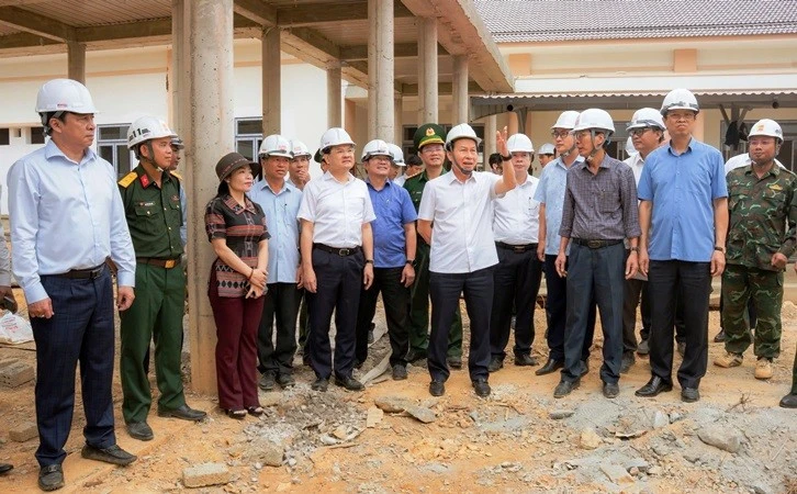 Phó Thủ tướng Lê Tiến Châu kiểm tra các dự án Trường phổ thông nội trú liên cấp tại Huế Phó Thủ tướng Lê Tiến Châu kiểm tra các dự án Trường phổ thông nội trú liên cấp tại Huế