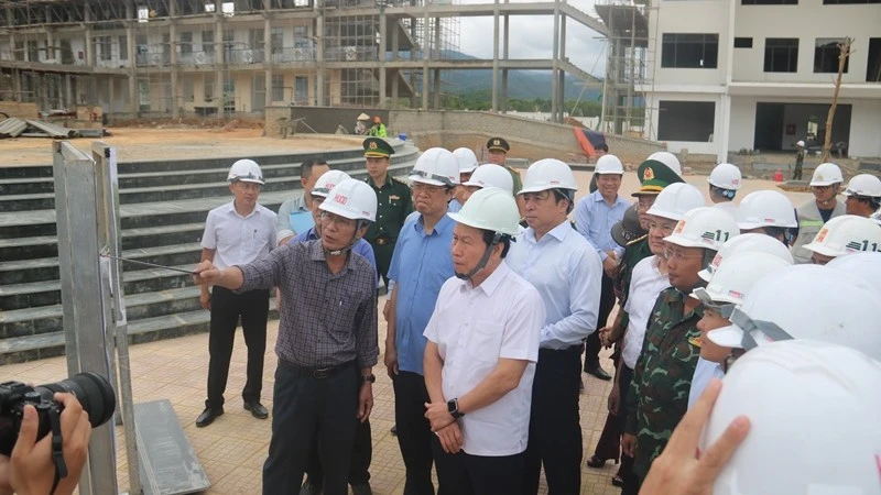 Phó Thủ tướng Lê Tiến Châu kiểm tra các dự án Trường phổ thông nội trú liên cấp tại Huế Phó Thủ tướng Lê Tiến Châu kiểm tra các dự án Trường phổ thông nội trú liên cấp tại Huế