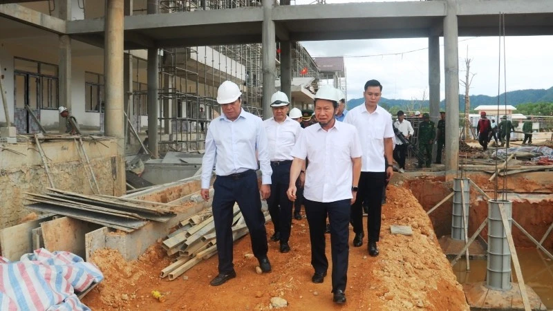 Phó Thủ tướng Lê Tiến Châu kiểm tra các dự án Trường phổ thông nội trú liên cấp tại Huế Phó Thủ tướng Lê Tiến Châu kiểm tra các dự án Trường phổ thông nội trú liên cấp tại Huế
