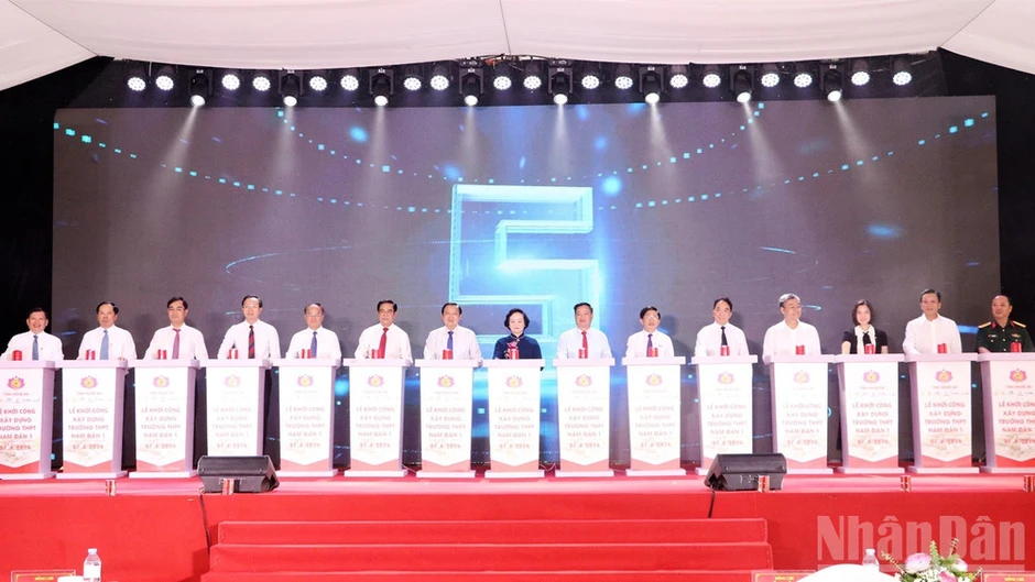Phó Thủ tướng Phạm Thị Thanh Trà dự Lễ khởi công xây dựng trường trung học phổ thông ở Nghệ An Phó Thủ tướng Phạm Thị Thanh Trà dự Lễ khởi công xây dựng trường trung học phổ thông ở Nghệ An