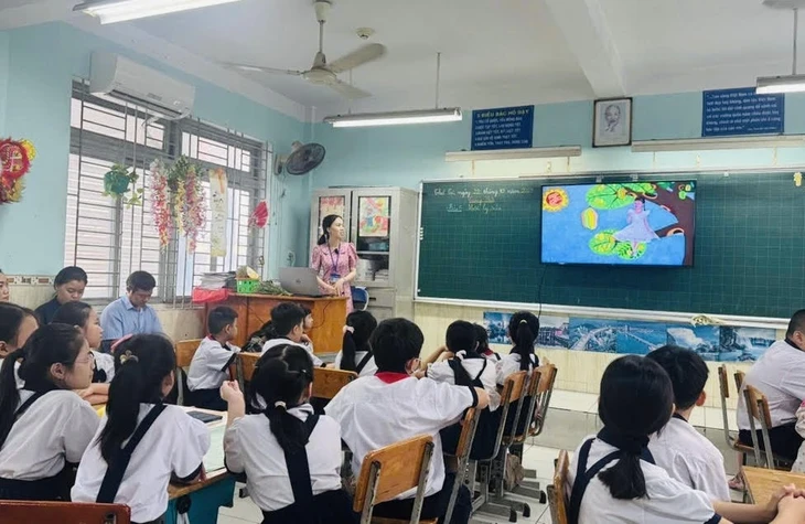 Phụ huynh băn khoăn tiết học công dân số liên kết, trường giải thích gì? Phụ huynh băn khoăn tiết học công dân số liên kết, trường giải thích gì?