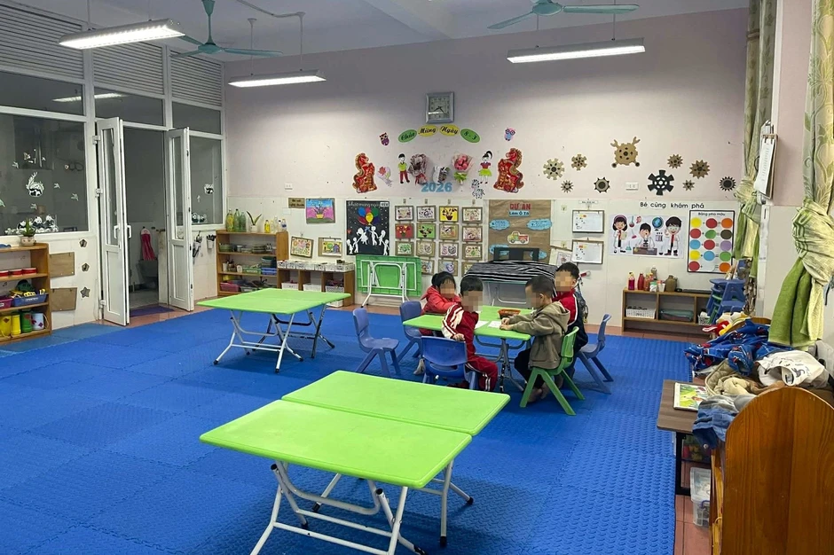 Phụ huynh bất ngờ vì lớp con vắng tanh ở giờ chính khóa, hiệu trưởng nói gì? Phụ huynh bất ngờ vì lớp con vắng tanh ở giờ chính khóa, hiệu trưởng nói gì?