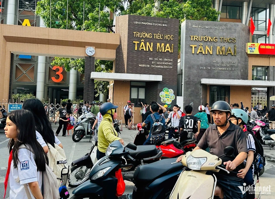 Phụ huynh Hà Nội lo lắng: Trường ngay đầu ngõ nhưng bị phân tuyến học xa vài km Phụ huynh Hà Nội lo lắng: Trường ngay đầu ngõ nhưng bị phân tuyến học xa vài km