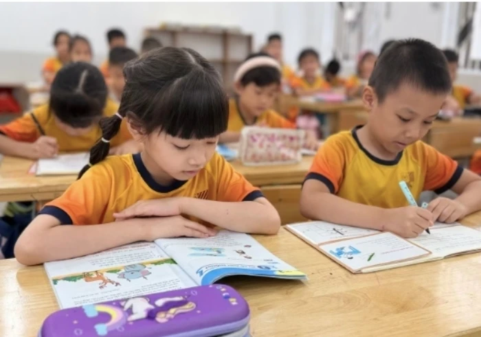 Phụ huynh học sinh lớp 1 than phiền, tối nào cũng 'đánh vật' với con đến khuya Phụ huynh học sinh lớp 1 than phiền, tối nào cũng 'đánh vật' với con đến khuya