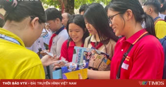 Phụ huynh, học sinh "gỡ rối" trước kỳ thi vào lớp 10 công lập