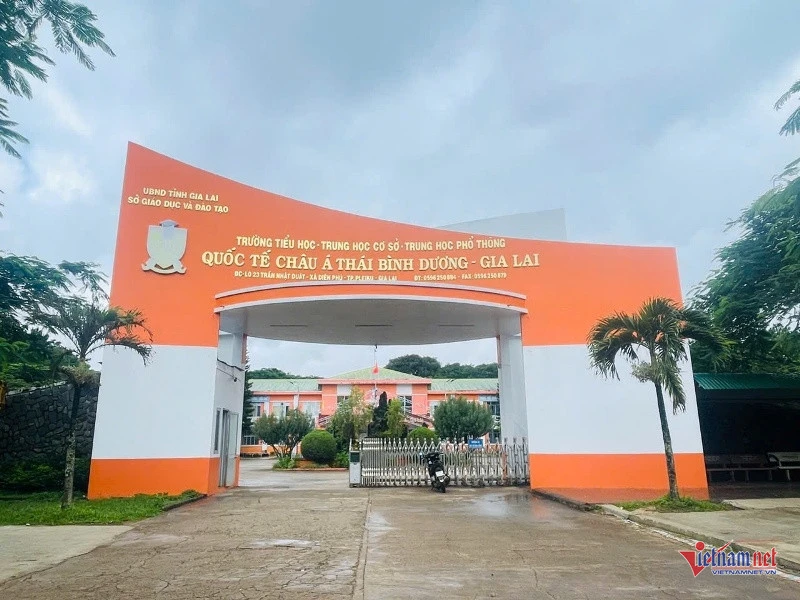 Phụ huynh phản ánh con phải chuyển trường sau một tuần nhập học, nhà trường nói gì? Phụ huynh phản ánh con phải chuyển trường sau một tuần nhập học, nhà trường nói gì?