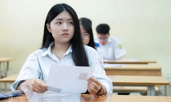 Phụ huynh 'toát mồ hôi' khi 60.000 học sinh không có suất vào lớp 10 công lập