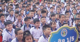 Phụ huynh TP.HCM đăng ký tuyển sinh đầu cấp từ ngày 27-5
