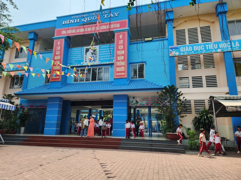Phụ huynh Trường tiểu học Bình Quới Tây nói gì sau nhiều em nhập viện, nghỉ học? Phụ huynh Trường tiểu học Bình Quới Tây nói gì sau nhiều em nhập viện, nghỉ học?