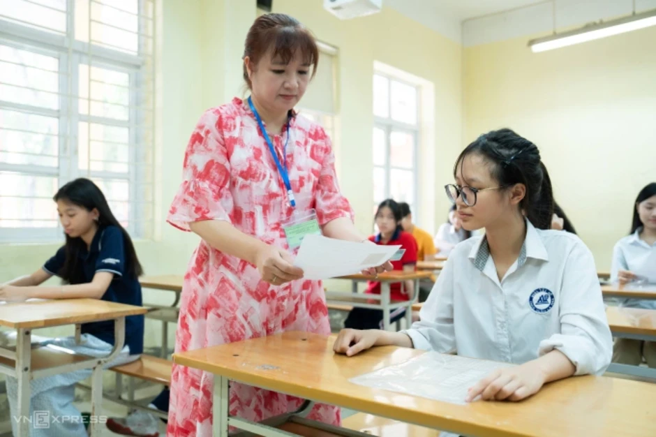 Phụ huynh vừa mừng đã vội lo khi bỏ chia khu vực thi lớp 10