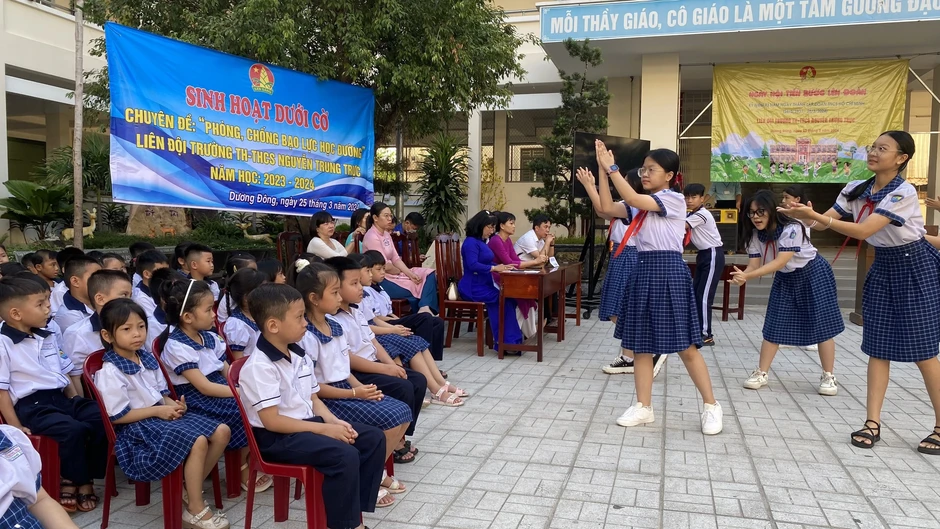 Phú Quốc: Ngăn chặn bạo lực học đường sau vụ nam sinh bị đánh hội đồng Phú Quốc: Ngăn chặn bạo lực học đường sau vụ nam sinh bị đánh hội đồng