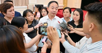 Phương pháp chấm thi môn văn Rubric lần đầu tiên được áp dụng như thế nào?