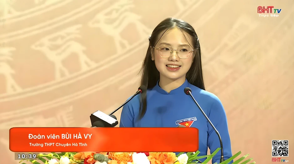 Profile siêu xịn của nữ đoàn viên áo xanh đang HOT nhất MXH: Vừa lên mạng đã va phải "con nhà người ta"! Profile siêu xịn của nữ đoàn viên áo xanh đang HOT nhất MXH: Vừa lên mạng đã va phải "con nhà người ta"!